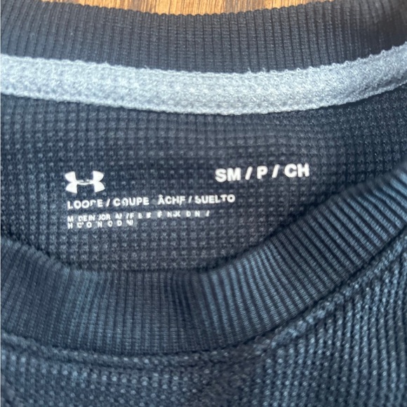 Small under armour shirt - Picture 3 of 3